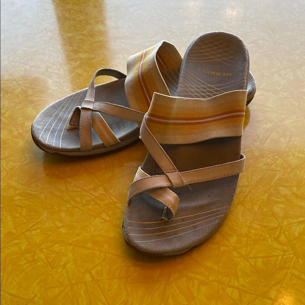 Merrell slip on shoe. Yellow and cream. W9